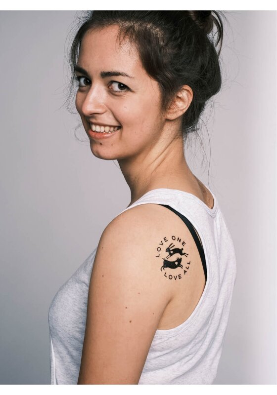 LOVE ONE LOVE ALL Organic Klebe-Tattoo, schwarz
